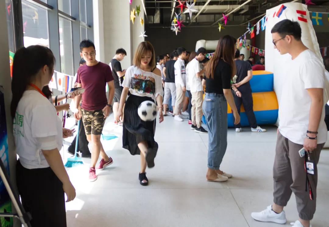 顛球游戲（也是有獎(jiǎng)勵(lì)的哦~~~）